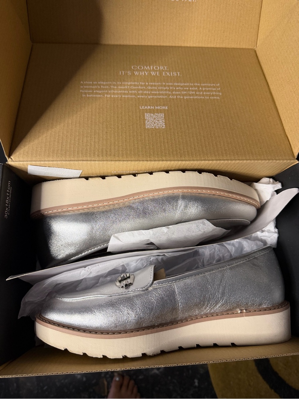 Naturalizer Women’s Silver Leather Slip-On Loafer Flats, Comfort, 8W NIB - Picture 3 of 3